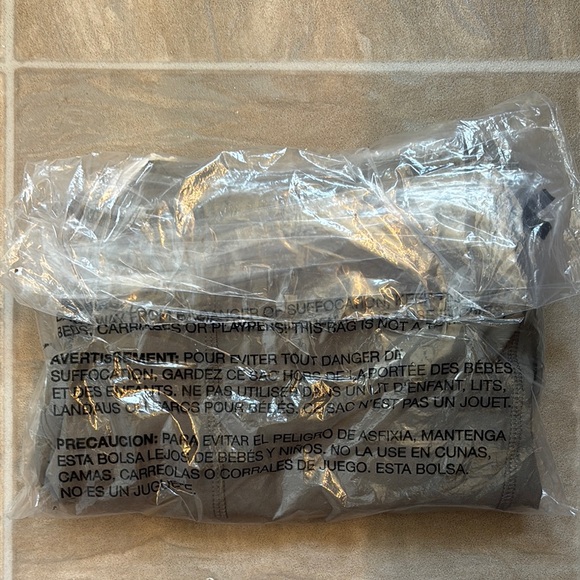 NWT W’s Vuori Lg Clementine 4” Short in Light Oregano. Packaging unopened! - Picture 5 of 8